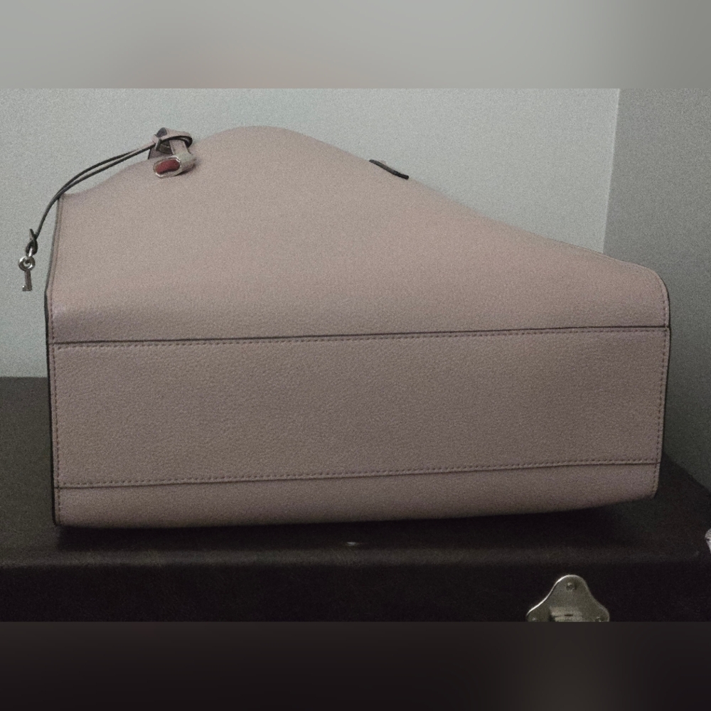 Marc Jacobs Blush Pink Leather Tote with Gold Charm - Picture 7 of 10